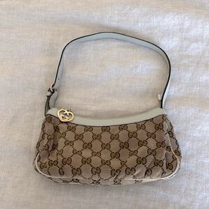 Authentic Gucci Lovely GG Canvas Shoulder Pochette Bag 245938
